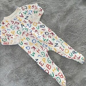 🌈 Old Navy Baby Girl Boy Sleeper Rainbow Color Crayons Sz 6/9M ABC